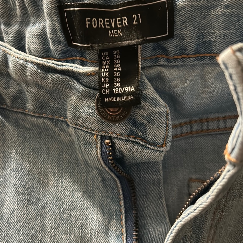 NWOT Never worn Men’s skinny fit straight leg denim jeans